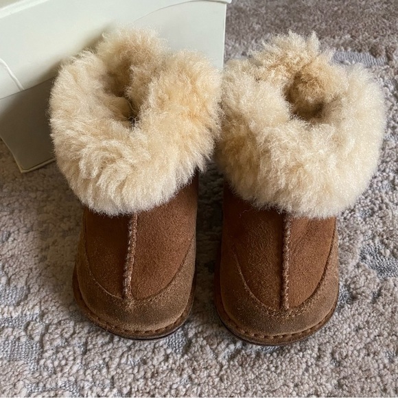 Ugg Baby Unisex Boo Sheepskin Boots Suede Leather Fur Lined Tan Cream: Small - Picture 2 of 12